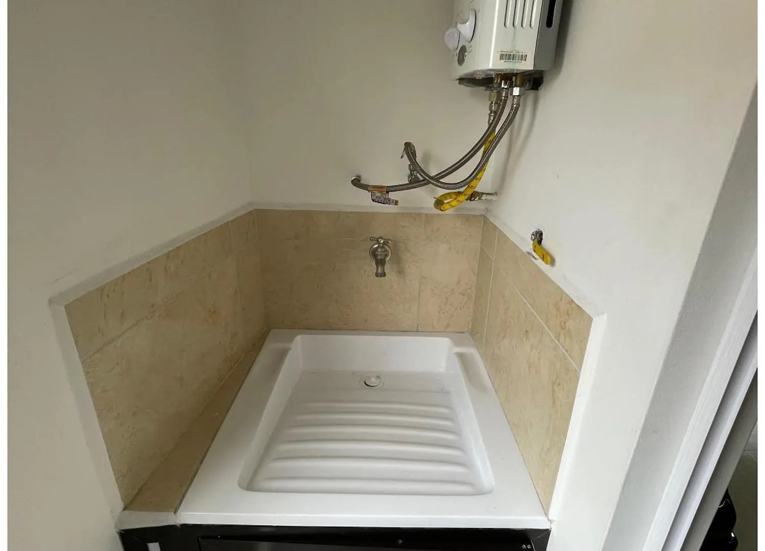 Apartamento Apartamento En Laureles-Medellin Cerca A La 70 Amoblado 402 0*,  Colombia